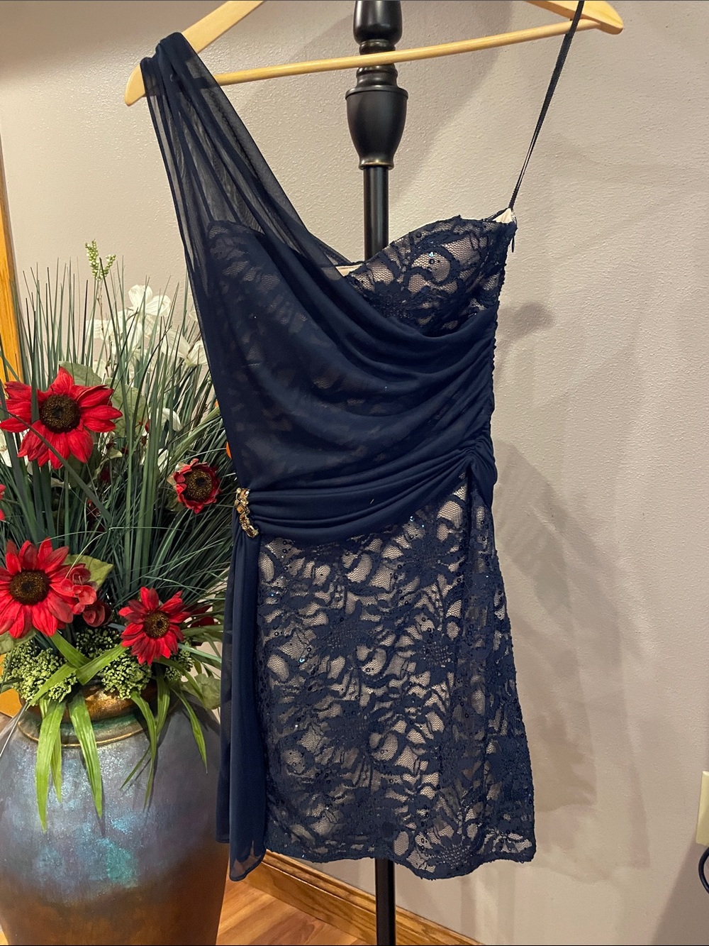 Jump Navy One-Shoulder Lace Cocktail Dress